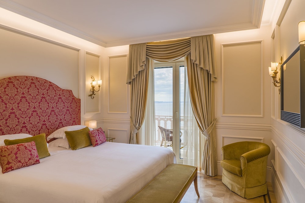 Deluxe Suite, Sea View - Photo 1