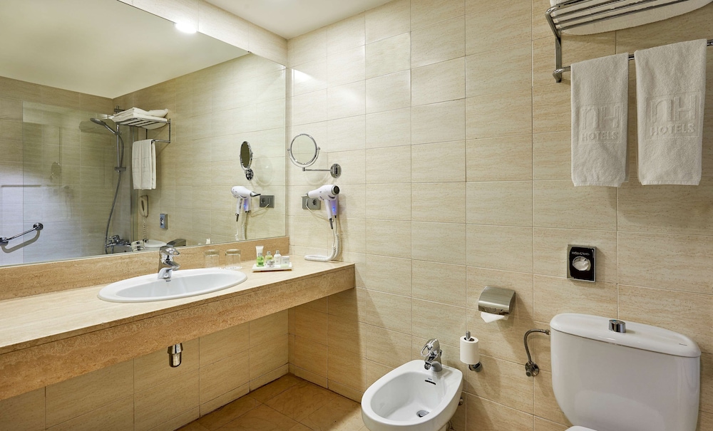Standard Room (Extra Bed 3 adults) - Photo 4