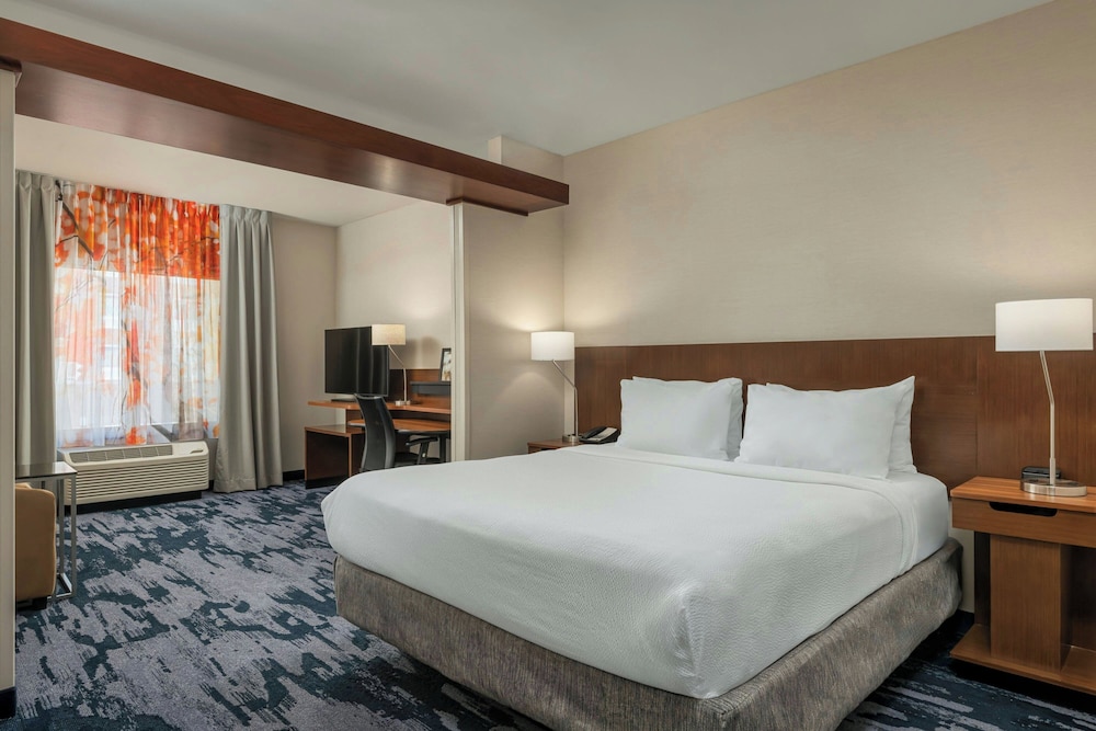 Room, 1 King Bed (Hearing Accessible) photo 3