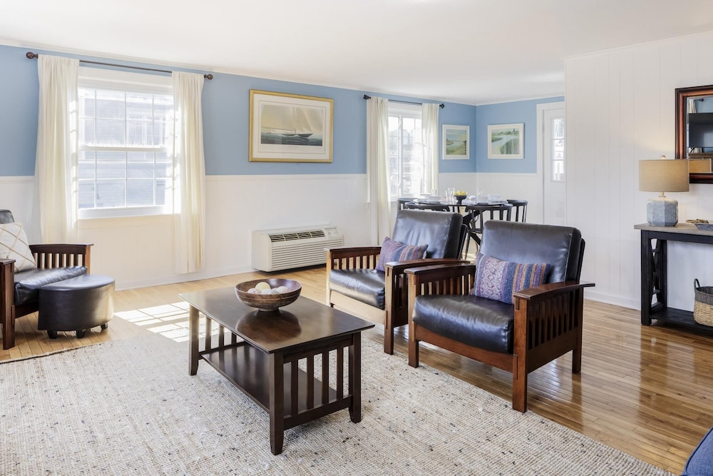 Suite (Wharf House ) photo 2