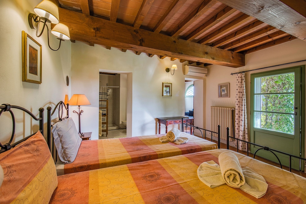 Family House, Multiple Bedrooms, Mountainside (Villa Salivolpe Amazing Chianti View) photo 3