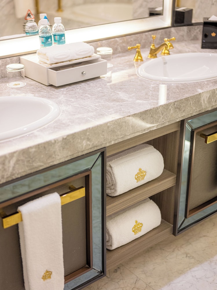 Royal Suite - Photo 8