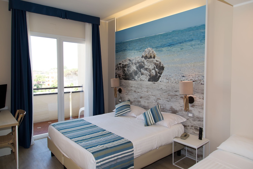Superior Double Room Single Use photo 3