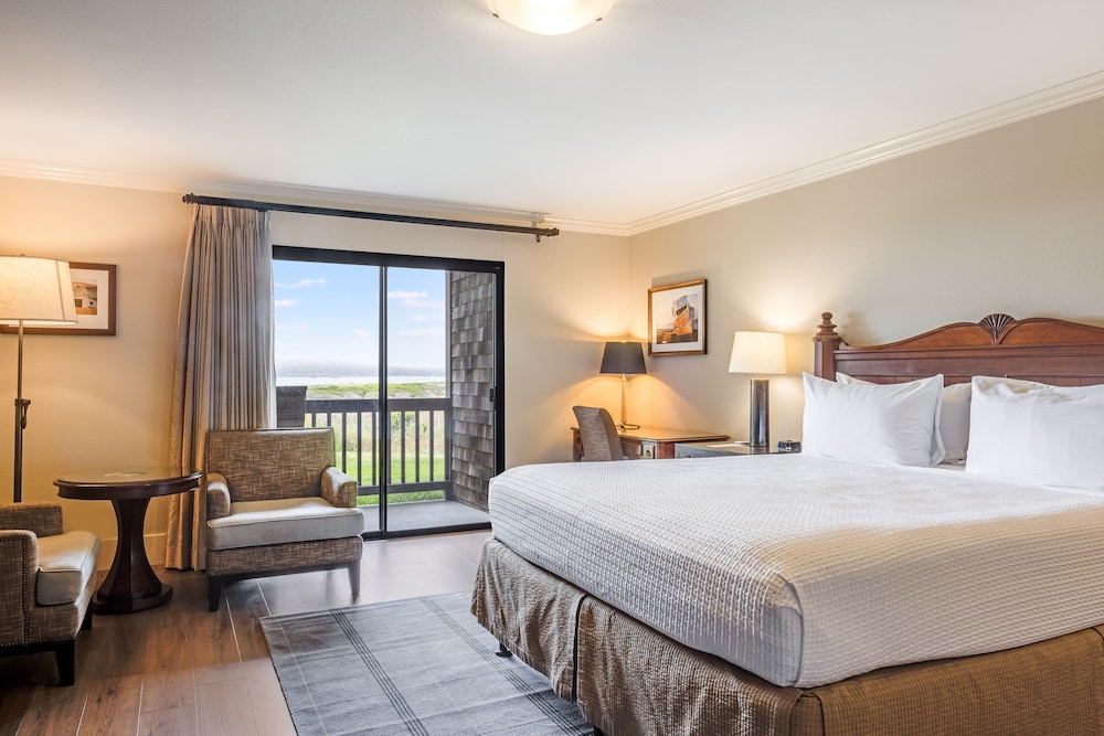 Room (Bodega Bay Upper) - Photo 1