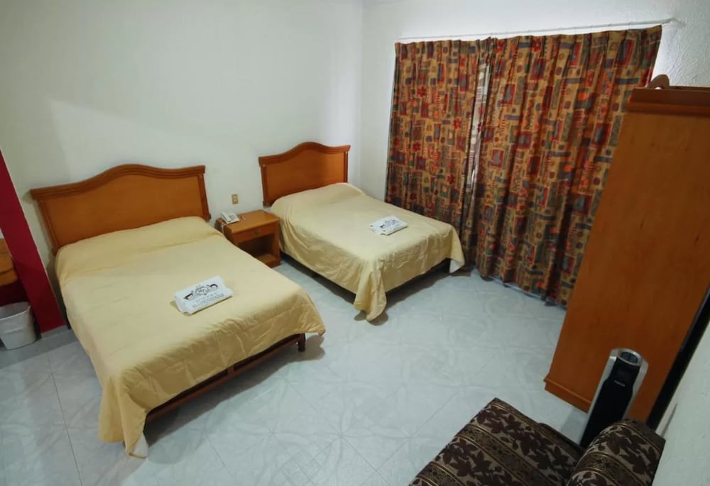Standard Room, Multiple Beds photo 1