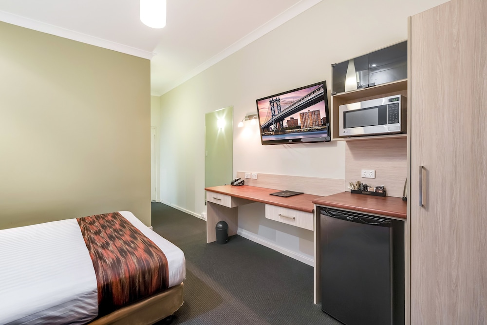 Luxury Suite, 1 King Bed, Balcony photo 2