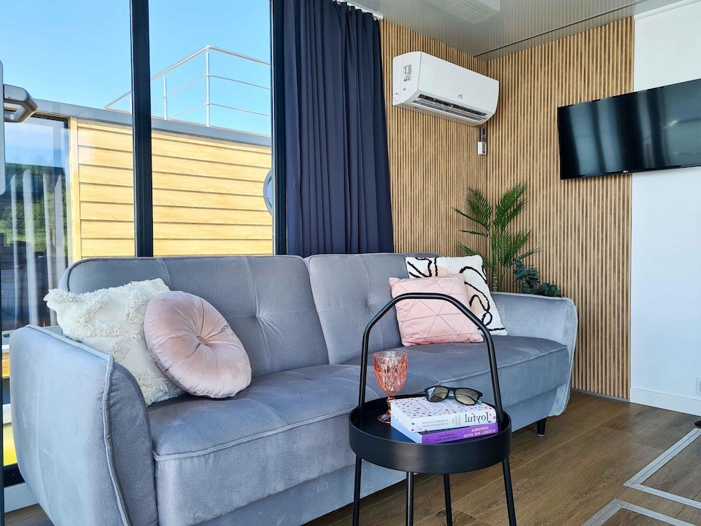Mobile Home photo 1