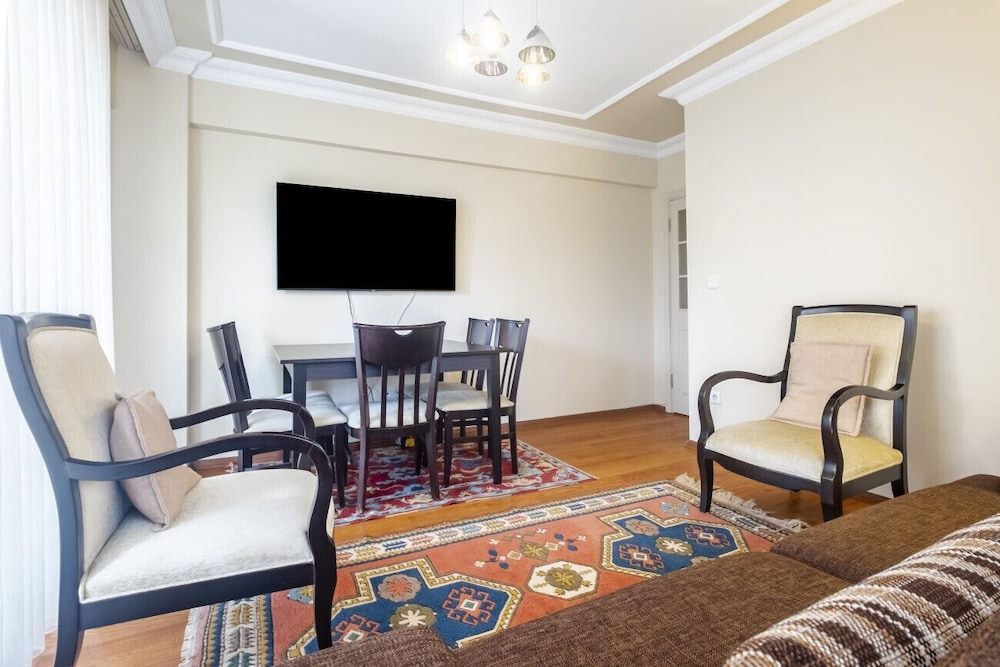 Apartment photo 2