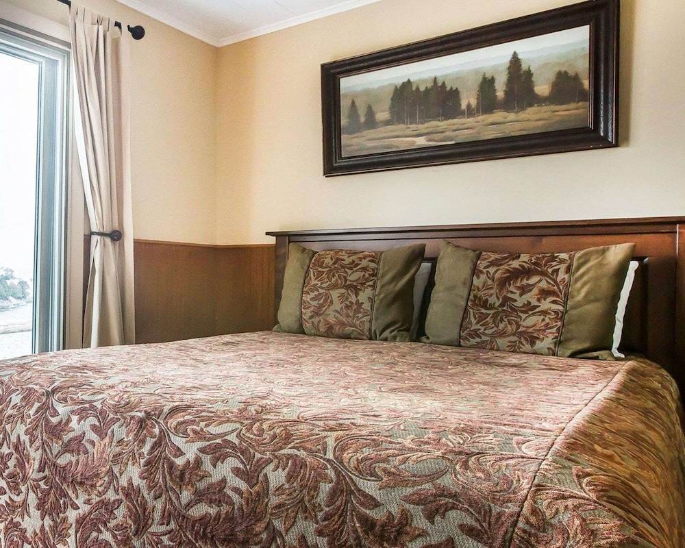 Standard Room, 2 Queen Beds, Non Smoking - Photo 5