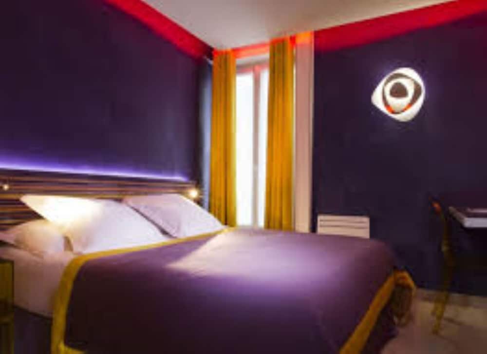 Honeymoon Room