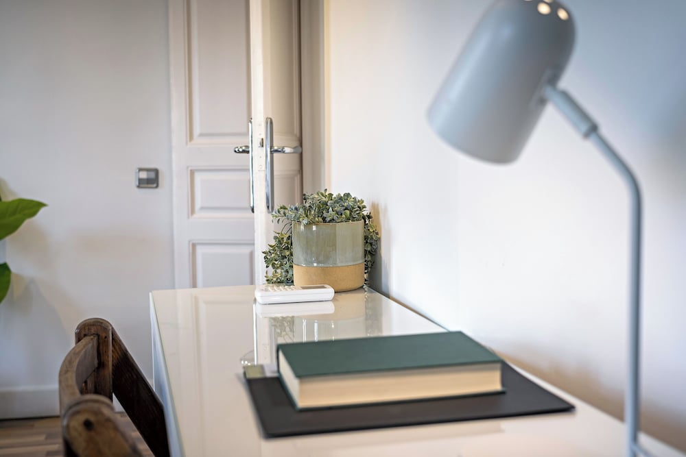 Classic Apartment, Balcony, City View photo 3