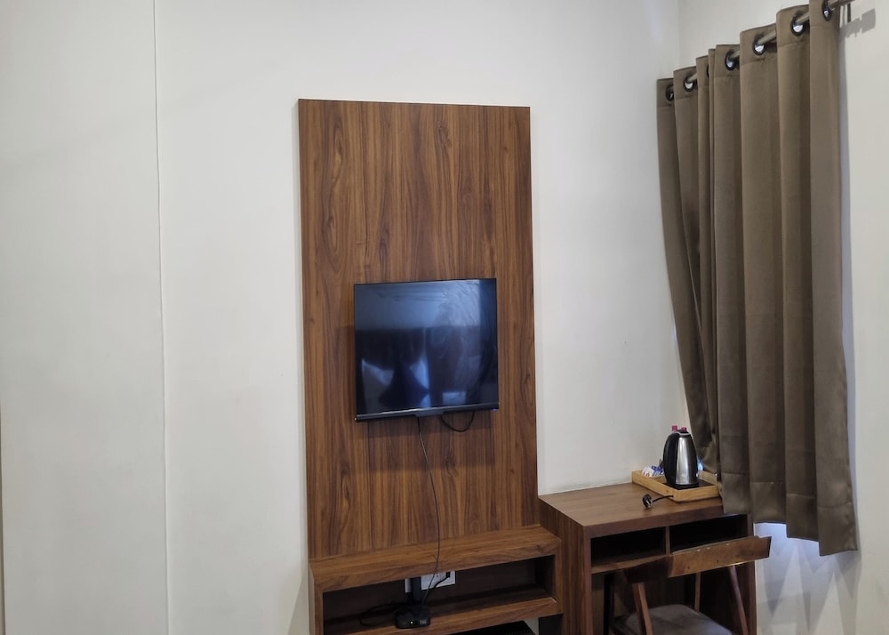Deluxe Room - Photo 9