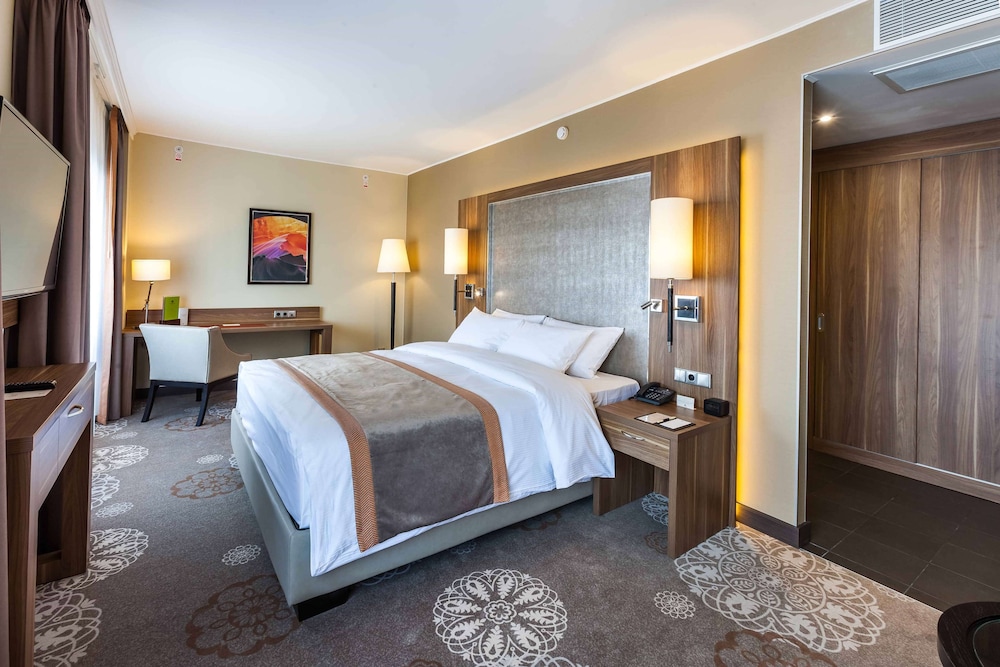 Executive Twin Room, Club Lounge Access photo 1