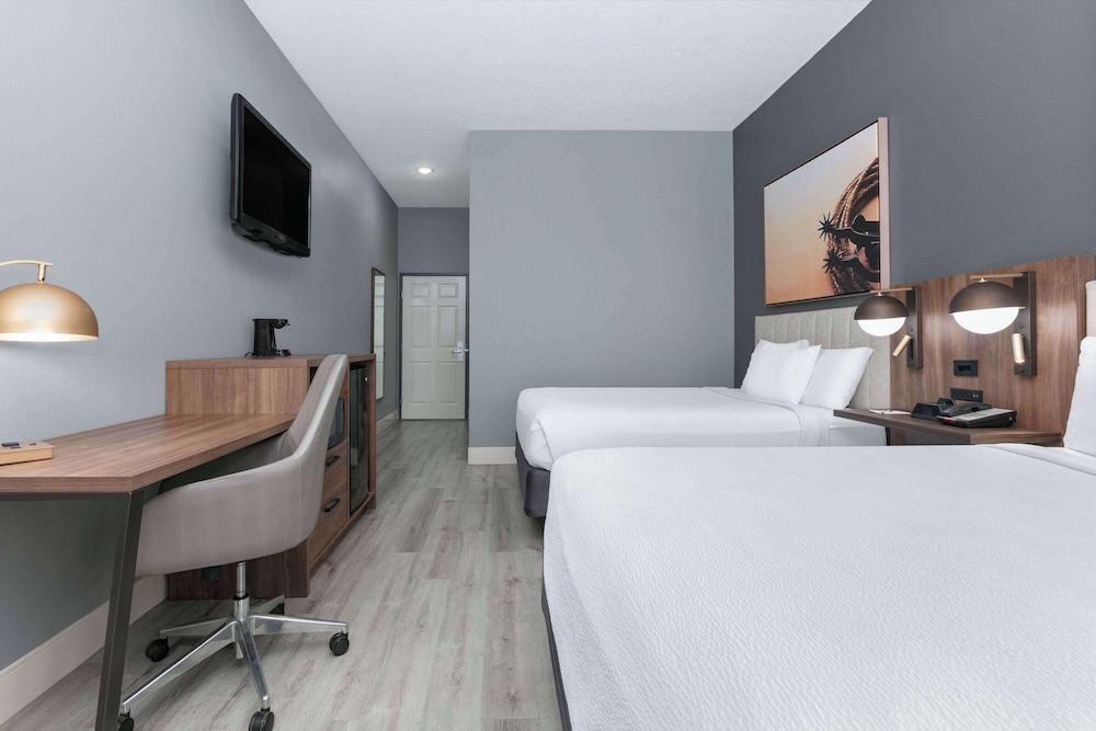 Room, 1 Double Bed, Accessible, Non Smoking (Mobility/Hearing, Tub w/Grab Bars) - Photo 1