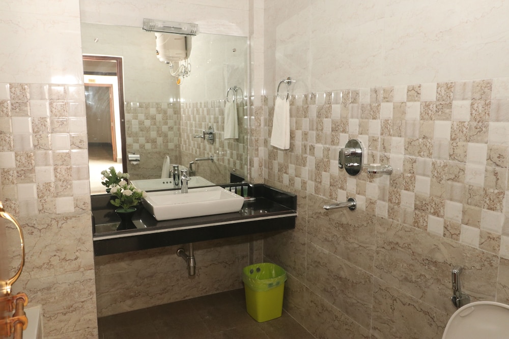 Deluxe Room - Photo 7