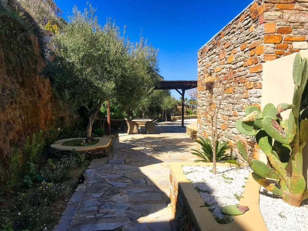 Villa, 2 Bedrooms, Smoking, Balcony photo 3