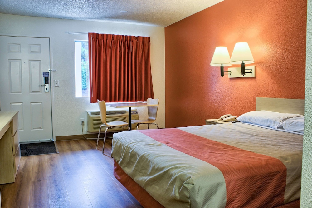 Deluxe Room, 1 Queen Bed, Accessible, Non Smoking photo 3