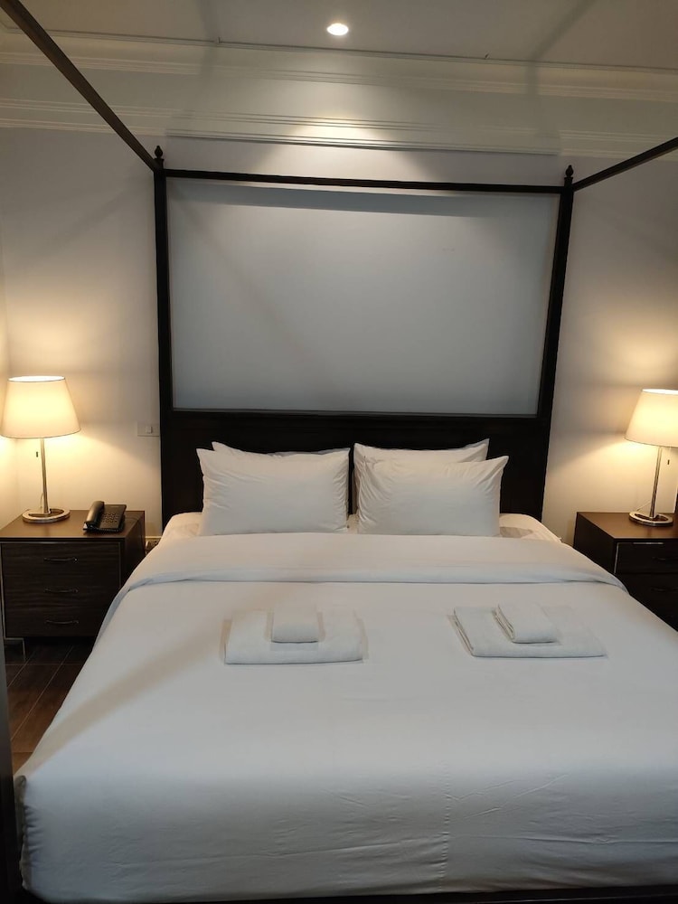Standard Double or Twin Room - Photo 11