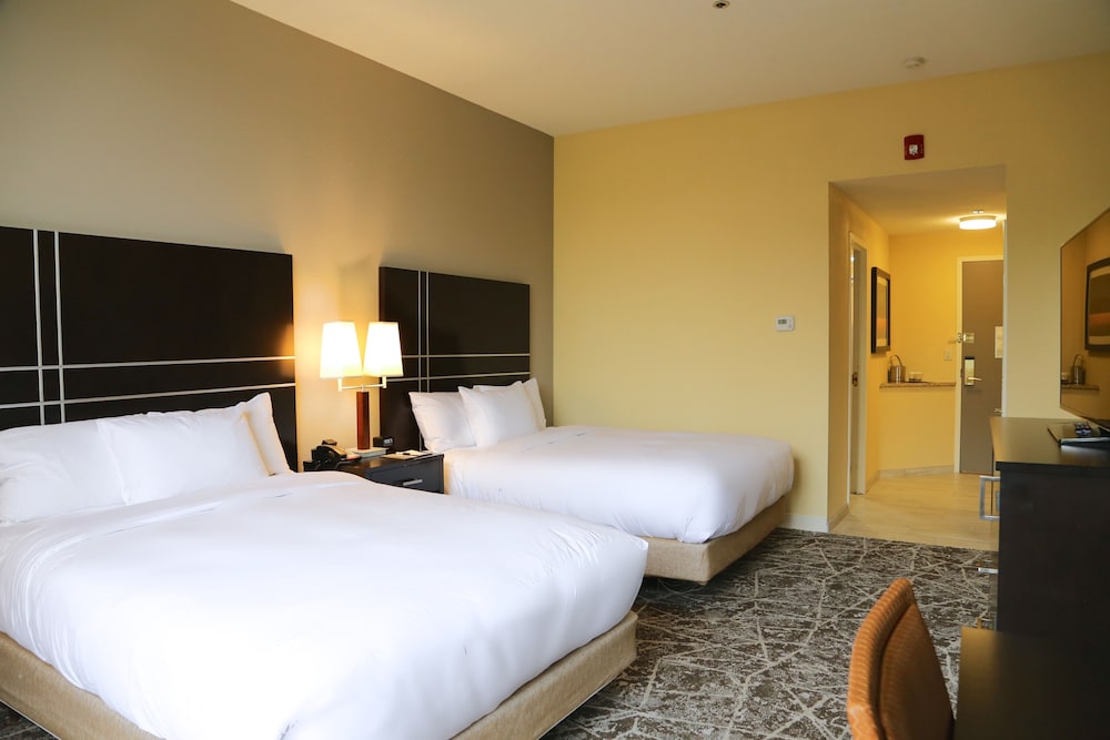 Room, 2 Queen Beds, Accessible - Photo 11