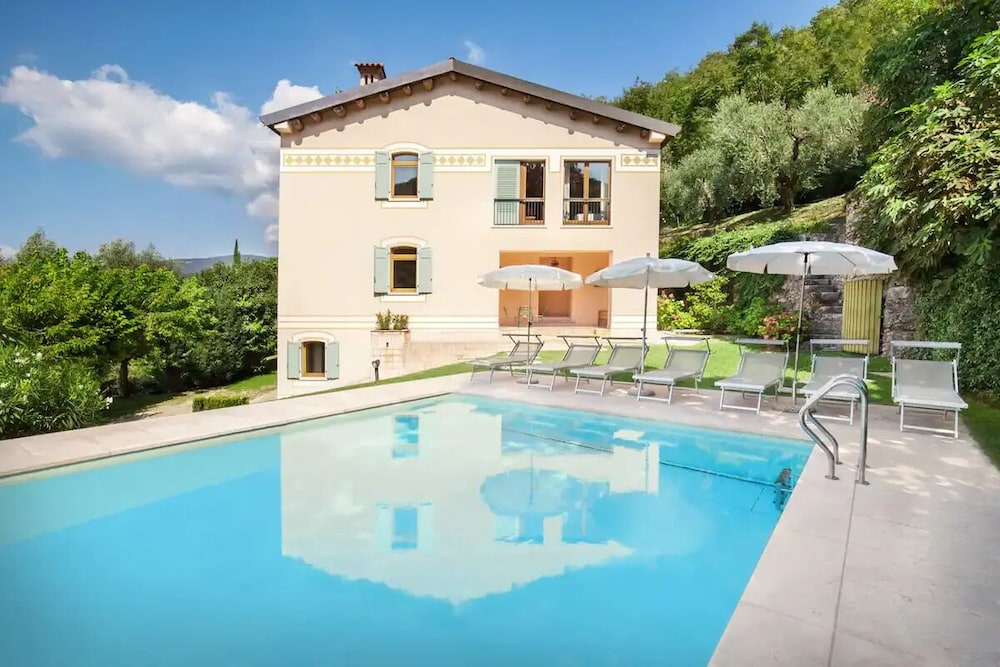 Villa, 5 Bedrooms, Partial Lake View