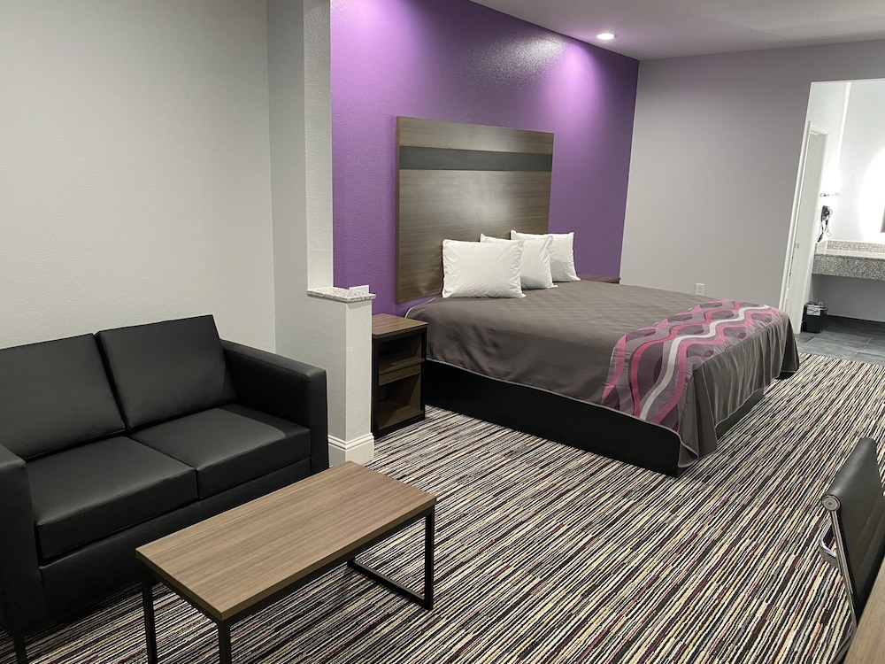 Deluxe Single Room, 1 King Bed, Smoking