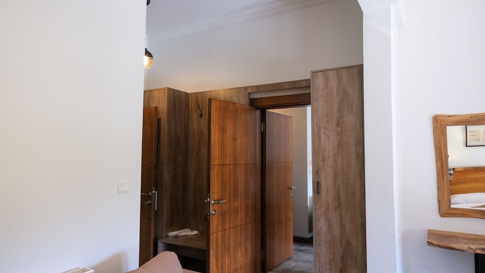 Family Room 403 photo 2