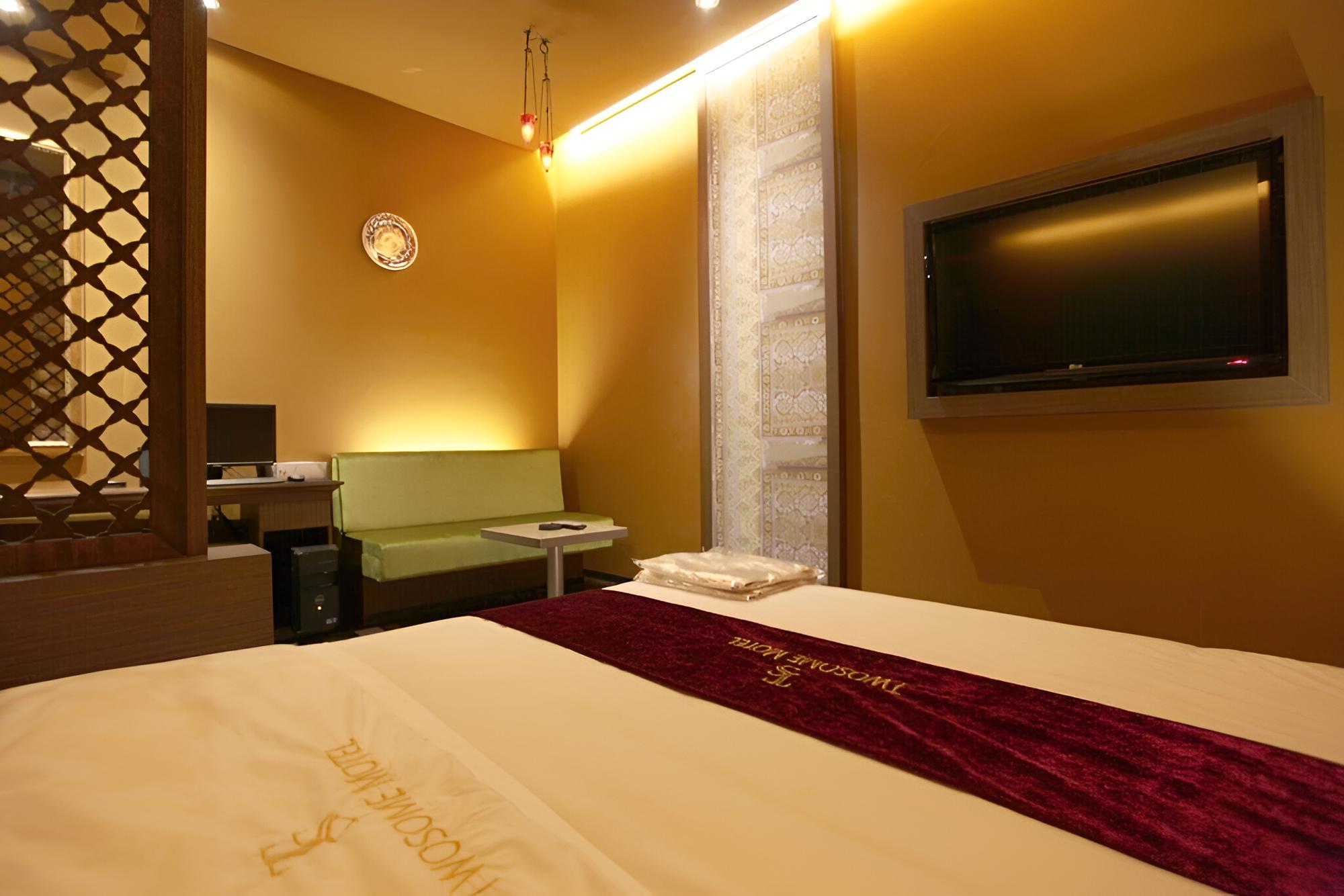 Room (Standard Room C) - Photo 15