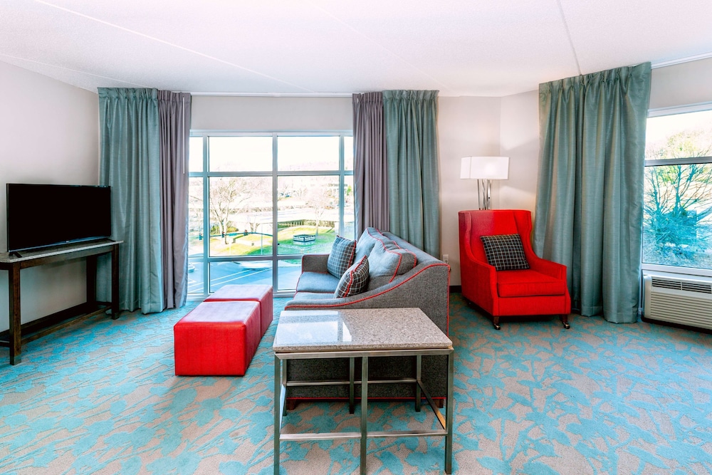 Room, 1 King Bed, Accessible, Corner (Hearing Impaired) photo 1