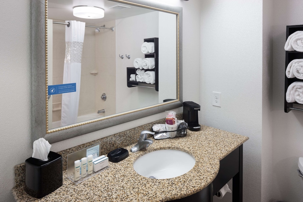 Room, 2 Queen Beds, Accessible - Photo 5