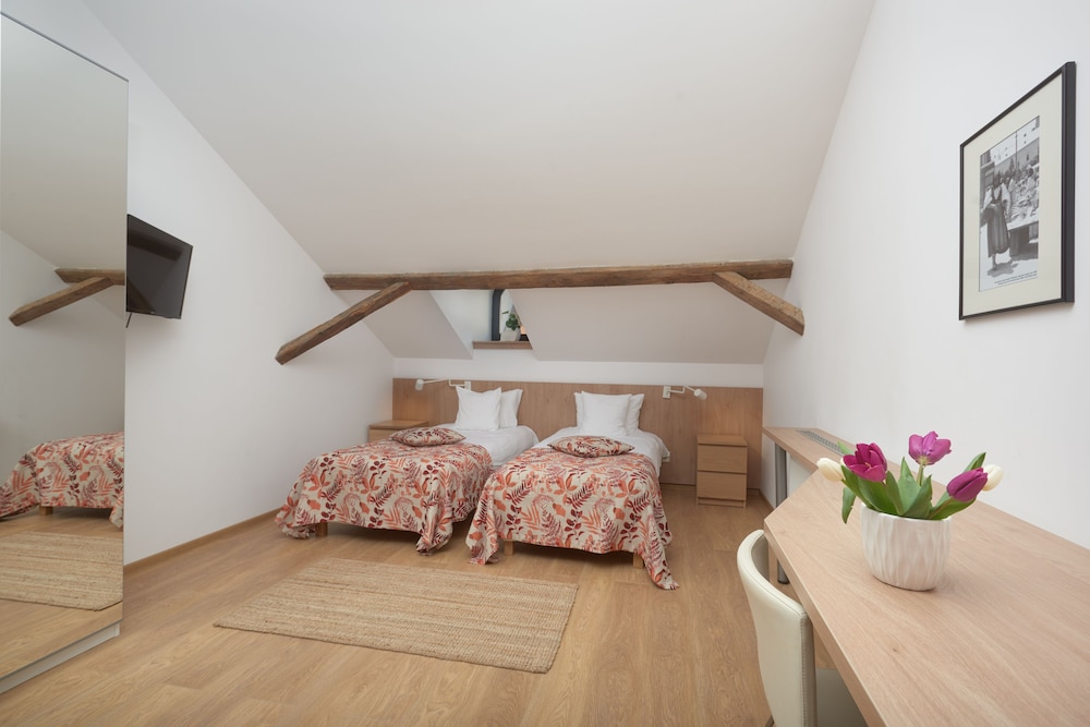 Classic Double Room, 2 Twin Beds photo 1