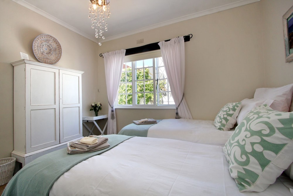 Hout Bay Beach Cottage photo 1