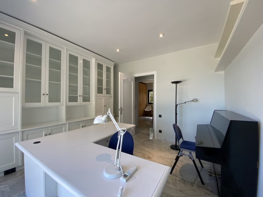 Comfort Apartment, 4 Bedrooms, Non Smoking, Oceanfront photo 3