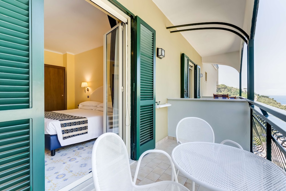 Classic Room, Multiple Beds, Balcony (Bunk Bed) - Photo 8