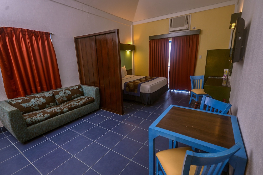 Suite, 1 Queen Bed with Sofa bed, Non Smoking, Beach View photo 2