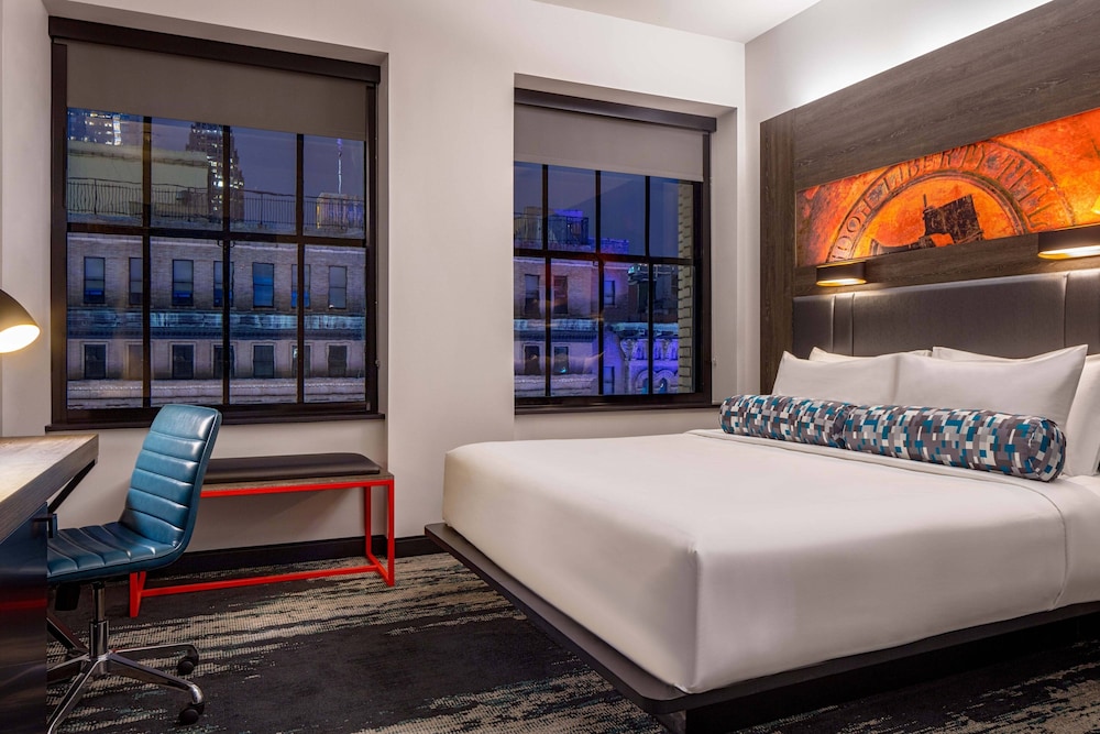 aloft, Room, 1 Queen Bed photo 3