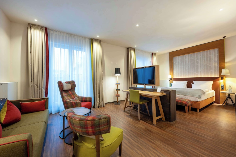 Standard Studio, 1 King Bed, Kitchen (Cozy Sitting Corner)