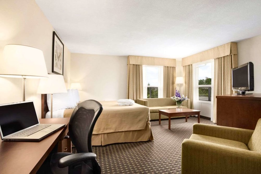 Standard Room, 1 King Bed with Sofa bed, Non Smoking - Photo 2