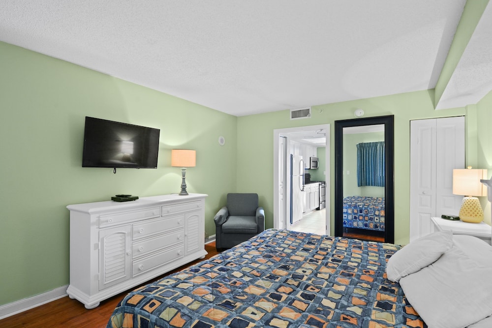 Deluxe Condo, 1 Bedroom, Ocean View, Oceanfront (704) photo 3