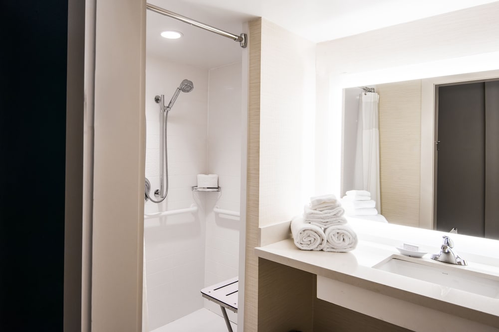 Room, 2 Queen Beds (Mobility/Hearing Access, Roll-in Shwr) - Photo 1