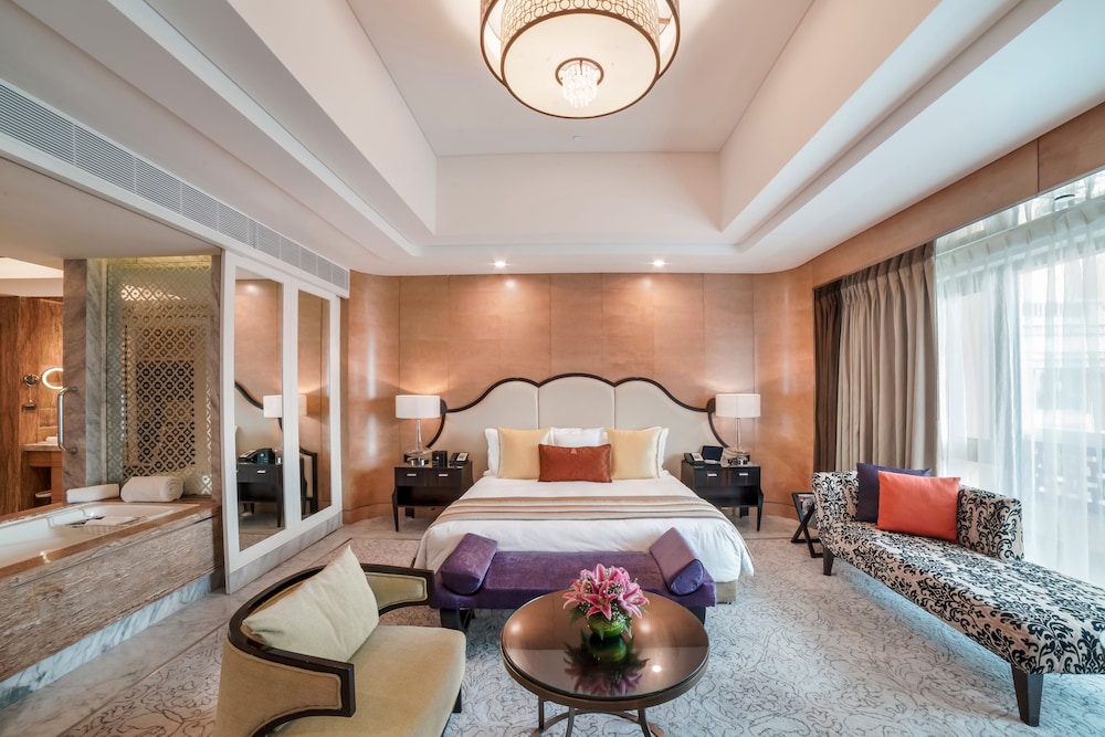 House, Multiple Beds, City View - Photo 3