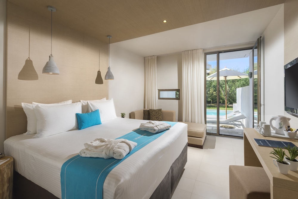 (Casual) Room with Private pool