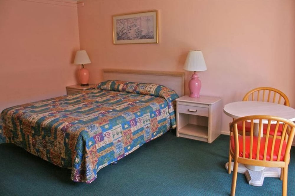 Deluxe King Room - Photo 4