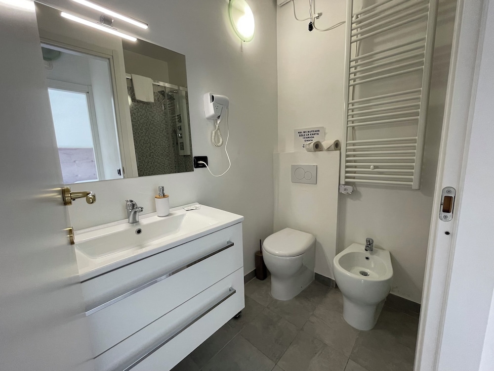 Classic Double Room - Photo 5