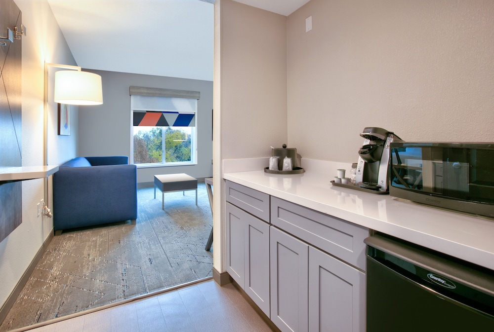 Suite, 1 King Bed, Accessible Bathtub (Communications) photo 1
