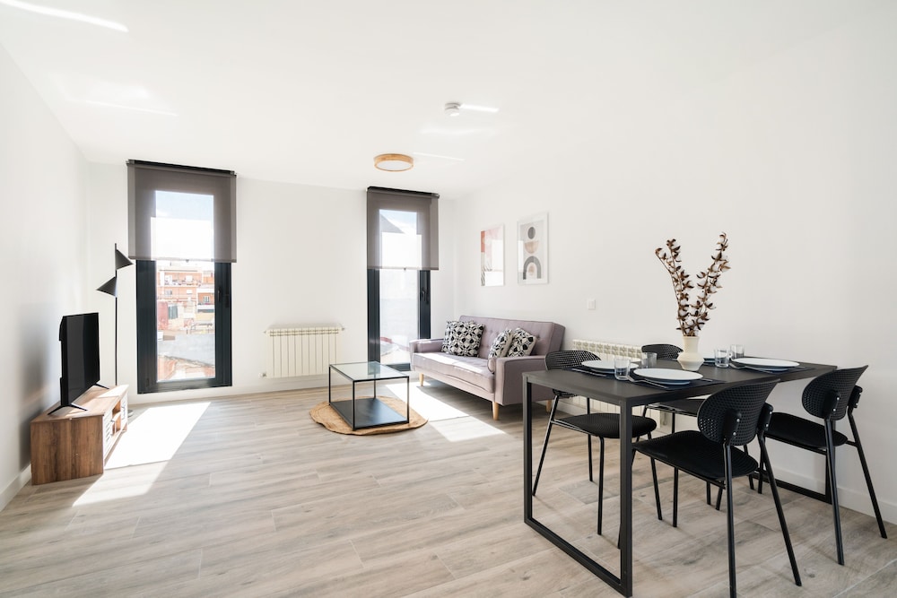 Gran Apartamento, 2 Habitaciones, Cocina, Vista a la Ciudad