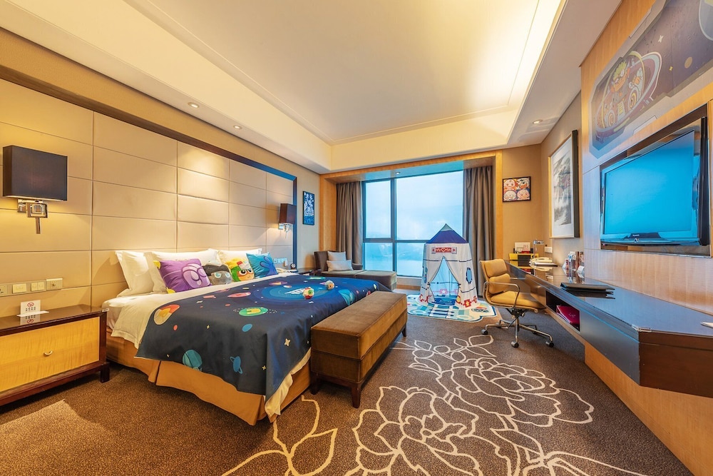Standard Room, 1 King Bed, River View (Kids Theme) - Photo 1