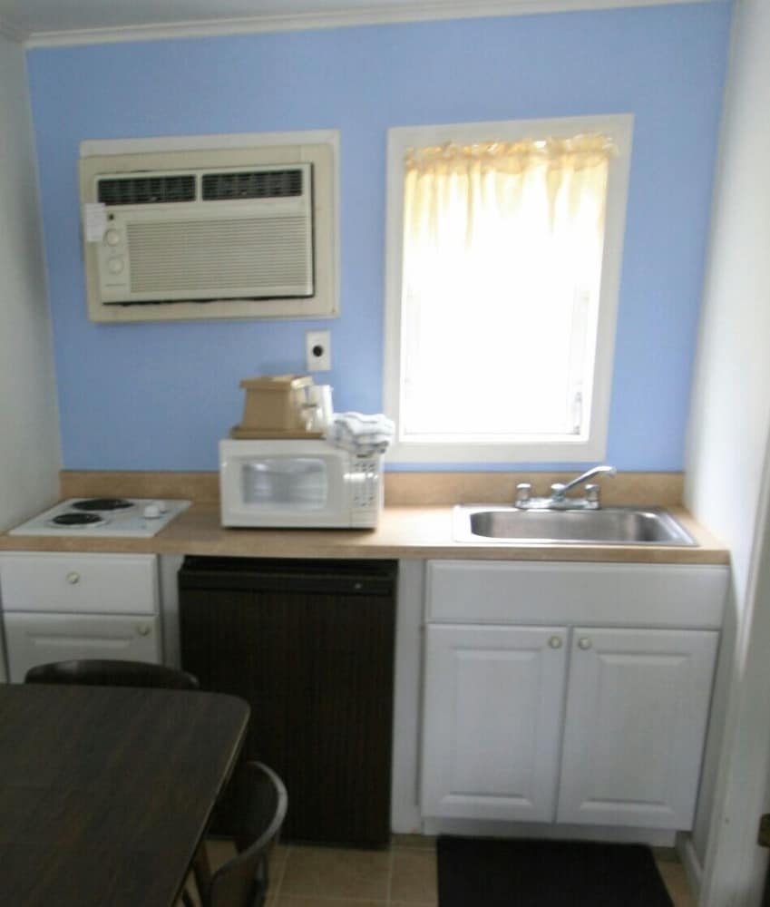 Family Room, 2 Double Beds, Smoking, Kitchenette photo 2