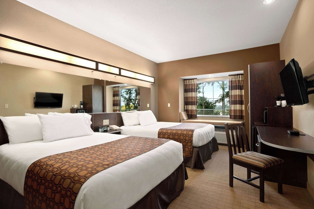 Suite, Multiple Beds, Non Smoking photo 3