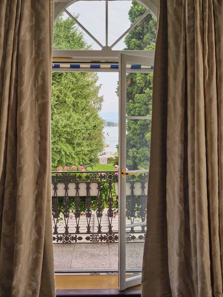 Suite, Lakeside