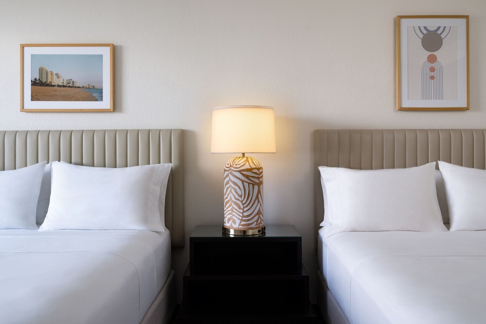 Room, 2 Queen Beds - Photo 3
